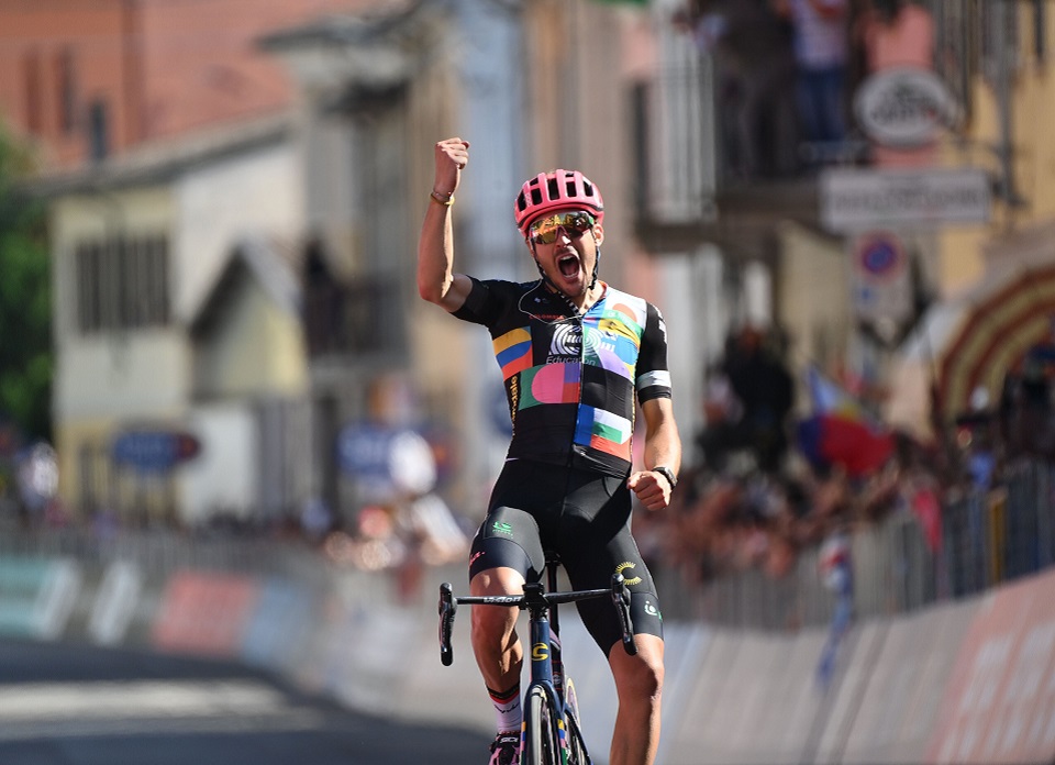 Alberto Bettiol triunfa en la 18ª etapa del Giro y Bernal hace historia