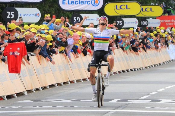 Julian Alaphilippe ganó una accidentada 1ª etapa del Tour de Francia 2021 - Ridechile.cl